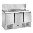 SALADETTE REFRIGERADA DE ACERO INOX - Mod. CM943 - ESTÁTICA -GASTRONORM 1/1(cm 53 x 32,5) - 3 PUERTAS REFRIGERADAS - TERMOSTATO DIGITAL - TEMPERATURA +2º/+8ºC - Medidas cm. L 136,5 x P 70 x h 87,6 - Homologación CE