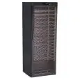 EXPOSITOR REFRIGERADO PARA VINOS - Mod. G-BJ408 - Capacidad de botellas N. 96 de 0,75 Lt - Temperatura diferenciada en cada estante - Temperatura +5/+18 °C - Potencia W 112 - Alimentación monofásica 230V/1/50Hz - Dimensiones cm L 60 x P 60,3 x 186 h - CE