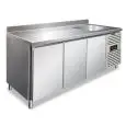 Mesa refrigerada modelo CLV 3200 TN CON ALZATINA, temperatura -2°C / +8°C, capacidad bruta 580 Lt, dimensiones exteriores 2020 x 700 x 960 mm.