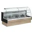MOSTRADOR ESTÁTICO REFRIGERADO PARA PASTELERÍA - MOD. COLORADO VR - TAPA DE PANTALLA CON CÓMODA CORREDERA - CRISTAL FRONTAL CURVO QUE SE PUEDE ABRIR CON BRÚJULA - TEMPERATURA +4/+6 °C - TAPA DE LA PANTALLA: 82 cm
