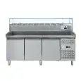 MESA REFRIGERADA PARA PREPARACIÓN DE PIZZA DE ACERO INOX - CON VITRINA PARA INGREDIENTES - PARA CONTENEDORES DE PIZZAS 60 X 40 - VENTILADO - Mod DB3600TN38 - 3 PUERTAS REFRIGERADAS - TEMPERATURA -2°/+8°C - Medidas cm L 202,5 x P 80 x h 145,5