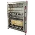 ASADOR VERTICAL A GAS - MOD. ELBA48/PG - CAPACIDAD N. 48 POLLOS - N. 8 espadas de tubular inox mm 12 x 12 Longitud cm 96 - Quemador con válvula de seguridad, piezo y ladrillos refractarios - Voltaje: 230 V MONOFÁSICA - Potencia 90 W - Potencia térmica 28 