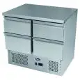 MESA ENSALADERA Y MESA DE TRABAJO REFRIGERADA DE ACERO INOX - Mod. ESL3820GR - ESTÁTICA - N. 4 CAJONES - TEMPERATURA -2°/+8°C - Dim. cm. L 90 x P 70 x h 94,3 - CE