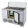 SALADETTE REFRIGERADA DE ACERO INOX AISI 304 - Mod. ESL3850GR - ESTÁTICA - GASTRONORM 1/1(cm 53 x 32,5) - N. 3 Puertas Refrigeradas - TEMPERATURA -2°/+8°C - Dim. cm. L 136,5 x P 70 x h 95 - CE