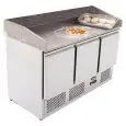 MESA REFRIGERADA PARA PREPARACIÓN DE PIZZA Y ENSALADAS DE ACERO INOX - GASTRONORM 1/1(cm 53 x 32,5) - VENTILADO - Mod. ESL3852GR - N. 3 Puertas Refrigeradas - TEMPERATURA -2°/+8°C - Dimensiones cm. L 136,5 x P 70 x h 94,3 - CE