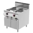 FREIDORA DE GAS - LÍNEA BOHEME - MOD FRG92ME - Quemadores fuera de la cuba - N. 2 cubas Lt. 22 + 22 de aceite - N. 2 compartimentos neutros con puertas - Potencia kW 41 - Medidas cm L 80 x P 90 x H 90 - CE