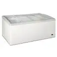 Congelador horizontal con vidrio curvo inclinado modelo FR 568 SLL, temperatura -12°C / -24°C, capacidad bruta 568 Lt, dimensiones externas 1600 x 690 x 830 mm.