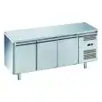 MESA REFRIGERADA DE ACERO INOX AISI 201 - PASTELERÍA - VENTILADO - Mod. G-PA3100TN-FC - 3 PUERTAS - CAPACIDAD BRUTA Lt  580 - TEMPERATURA -2°/+8°C - Medidas cm. A 202 x F 80 x h 85 - CE