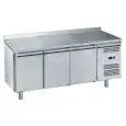 MESA REFRIGERADA CON PETO DE ACERO INOX AISI 201 - PASTELERÍA - VENTILADO - Mod. G-PA3200TN-FC - 3 PUERTAS - CAPACIDAD BRUTA Lt  580 - TEMPERATURA -2°/+8°C - Medidas cm. A 202 x F 80 x h 95 - CE
