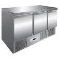 MESA ENSALADERA Y MESA DE TRABAJO REFRIGERADA DE ACERO INOX AISI 304 - Mod. G-S903TOP - ESTÁTICA - GASTRONORM 1/1 (cm 53 x 32,5) - N. 3 PUERTAS REFRIGERADAS - TEMPERATURA +2°/+8°C - Medidas cm. A 136,5 x F 70 x h 85 - CE