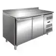 MESA REFRIGERADA CON PETO DE ACERO INOX AISI 201 - VENTILADO - Mod GN2200TN - GASTRONORM 1/1 (cm 53 x 32,5) - N 2 PUERTAS - CAPACIDAD Lt  282 - TEMPERATURA +2°/+8°C - Medidas cm L 136 x P 70 x h 95