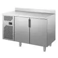 MESA REFRIGERADA CON PETO DE ACERO INOX AISI 304 - PASTELERÍA - Mod. LVTG722 - N. 2 PUERTAS - CAPACIDAD Lt. 345 - TEMPERATURA  0°/+8°C - Dimensiones cm L 138 x P 80 x H 93,5 - CE