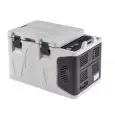 CONTENEDOR ISOTÉRMICO CON APERTURA SUPERIOR (POZO) - Mod KOALA 50 - ENCHUFABLE EN LOS MECHEROS DE COCHES - Para el transporte de productos FOOD o no FOOD fríos o congelados - ADATTO para GN 1/2 o 1/3 - Capacidad Lt 53 - Medidas cm L 49,5 x P 80 x 50 H