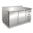MESA REFRIGERADA CON PETO DE ACERO INOX AISI 304 - PASTELERÍA - VENTILADO - Mod. RVZ2200TN - N. 2 PUERTAS - CAPACIDAD Lt 428 - TEMPERATURA -2°/+8°C - Dim. cm. L 151 x P 80 x h 96 - CE