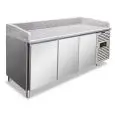 Mesa pizza refrigerada modelo PZF 03 A, temperatura +2°C / +8°C, capacidad bruta 635 Lt, dimensiones exteriores 2020 x 800 x 1000 mm.