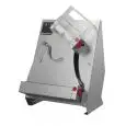 LAMINADORA DE PIZZA - 2 PARES DE RODILLOS (rodillo superior inclinado) - Mod. TO 32 C - Longitud de los Rodillos cm 31 - Potencia hp 0,50 - Alimentación monofásica 230 V - CE