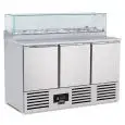 Mesa saladette refrigerada modelo SALADETTE SF 903 GZ, temperatura +2°C / +8°C, capacidad bruta 400 Lt, dimensiones exteriores 1365 x 700 x 1180 mm.