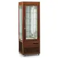 VITRINA REFRIGERADA PARA PASTELERÍA - MOD. SALOON 350 Q - ESTRUCTURA DE MADERA MACIZA - Temp. °C +4/+10 - ALIMENTACIÓN MONOFÁSICA - POTENCIA W 600 - CAPACIDAD: 350 LT - REFRIGERACIÓN VENTILADA - DIM cm L 60,7 x P 66 x H 182,5 - PESO KG 146