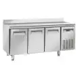MESA REFRIGERADA CON PETO DE ACERO INOX - PARA SNACK - MOD. SF 3200 - N. 3 PUERTAS - VENTILADO - CAPACIDAD Lt. 358 - TEMPERATURA -22° / -18° C - DIM. cm L 180 x P 60 x H 95 - CE