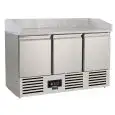MESA REFRIGERADA PARA PREPARACIÓN DE PIZZA Y ENSALADAS DE ACERO INOX AISI 304 - Mod SF 903 PZ - ESTÁTICO CON AGITADOR - GASTRONORM 1/1 (cm 53 x 32,5) - N 3 PUERTAS REFRIGERADAS - TEMPERATURA +2°/+8°C - Dim cm L 140 x P 70 x h 101