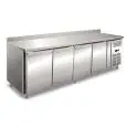 MESA REFRIGERADA CON PETO EN ACERO INOX AISI 304 - VENTILADA - Mod. UOCEM4200BT - N. 4 PUERTAS - CAPACIDAD Lt 511 - TEMPERATURA -10°/-20°C - Medidas cm. L 223 x P 60 x h 96 - Homologación CE