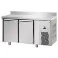 MESA REFRIGERADA CON PETO DE ACERO INOX AISI 304 - VENTILADO - Mod. UG02MBTAL - GASTRONORM 1/1 - N. 2 PUERTAS - Temperatura -18°/-22°C - Medidas cm. L 142 x P 71,5 x h 95/102 - CE