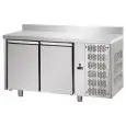 MESA REFRIGERADA CON PETO DE ACERO INOX AISI 304 - VENTILADO - Mod. UG02MGNAL - GASTRONORM 1/1 - N. 2 PUERTAS - Temperatura 0°/+10°C - Medidas cm. L 142 x P 70 x h 95/102 - CE