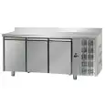 MESA REFRIGERADA CON PETO DE ACERO INOX AISI 304 - VENTILADO - Mod. UG03MGNAL - GASTRONORM 1/1 - N. 3 PUERTAS - Temperatura 0°/+10°C - Medidas cm. L 187 x P 70 x h 95/102 - CE