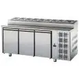 MESA REFRIGERADA DE ACERO INOX AISI 304 - Mod. TF03MIDGNSK - VENTILADO - GASTRONORM 1/1 - PLANO DE PREPARACIÓN SNACK - N. 3 PUERTAS - Temperatura 0°/+10°C - Dim. cm. L 187 x P 70 x h 95/102 - CE
