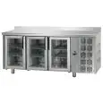 MESA REFRIGERADA CON PETO DE ACERO INOX AISI 304 - VENTILADO - Mod. UG03MPVAL - GASTRONORM 1/1 - N. 3 PUERTAS DE CRISTAL - Temperatura 0°/+10°C - Medidas cm. L 187 x P 70 x h 95/102 - CE