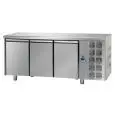 MESA REFRIGERADA DE ACERO INOX AISI 304 - PARA PASTELERÍAS - BANDEJA cm 60x40 - VENTILADO - Mod. UQ03M - N. 3 PUERTAS - Temperatura 0°/+10°C - Medidas cm. L 215 x P 80 x h 85/92 - CE
